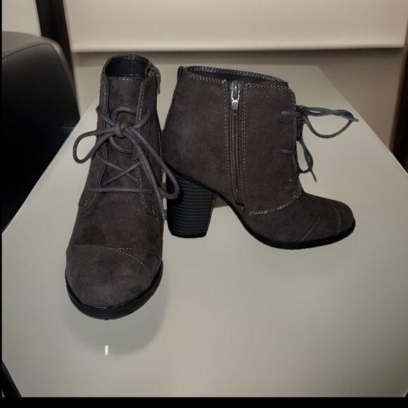 Step up your style Toetos women’s gray ankle boots size 5 versatile fall winter - Picture 3 of 7